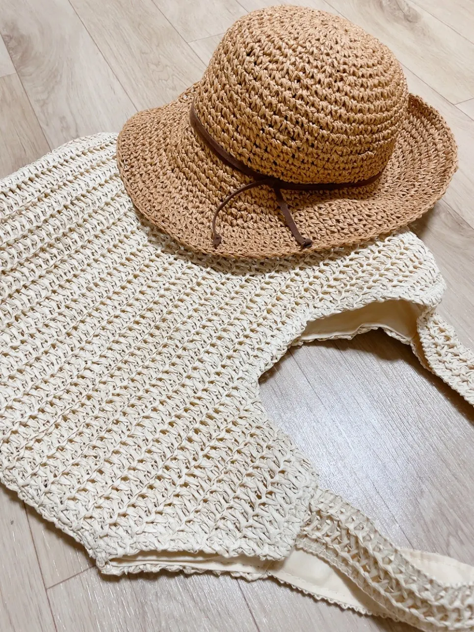 Vertical view of a summer rattan shoulder bag