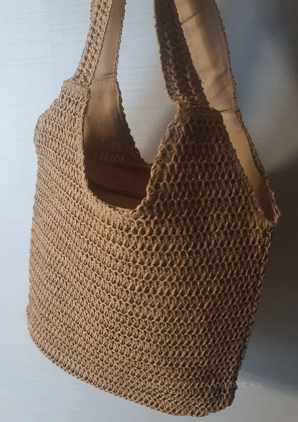 Shoulder bag showing the woven rattan material