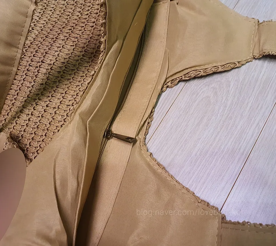 Rattan net bag with a top zipper
