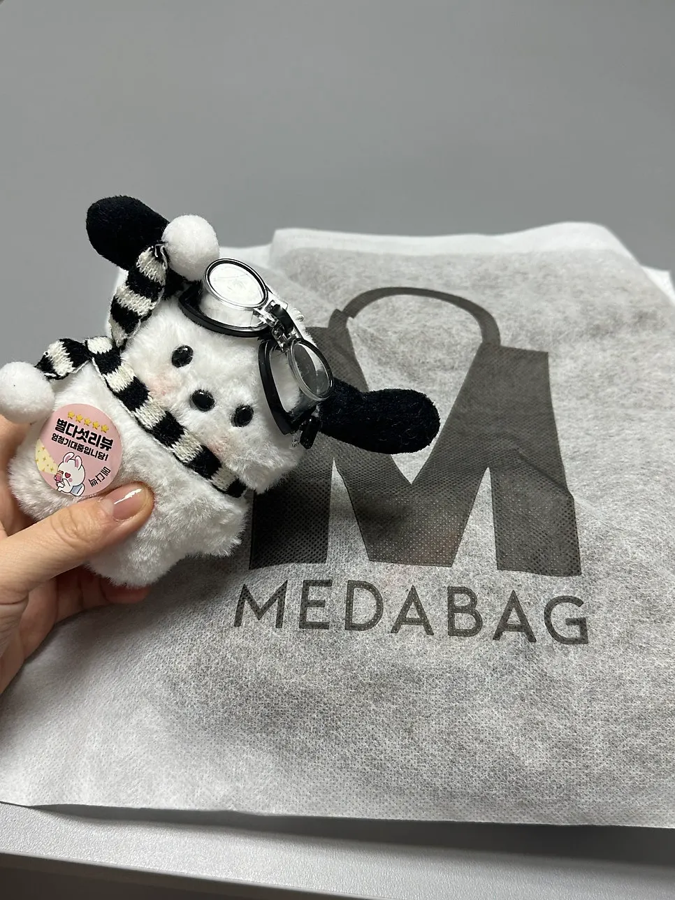 Meda Bag knit bag packaging and included items