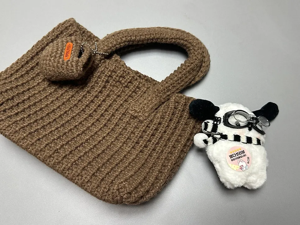 Meda Bag knit material paired with a winter outfit