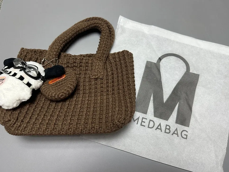 Meda Bag knit bag storage space for small belongings
