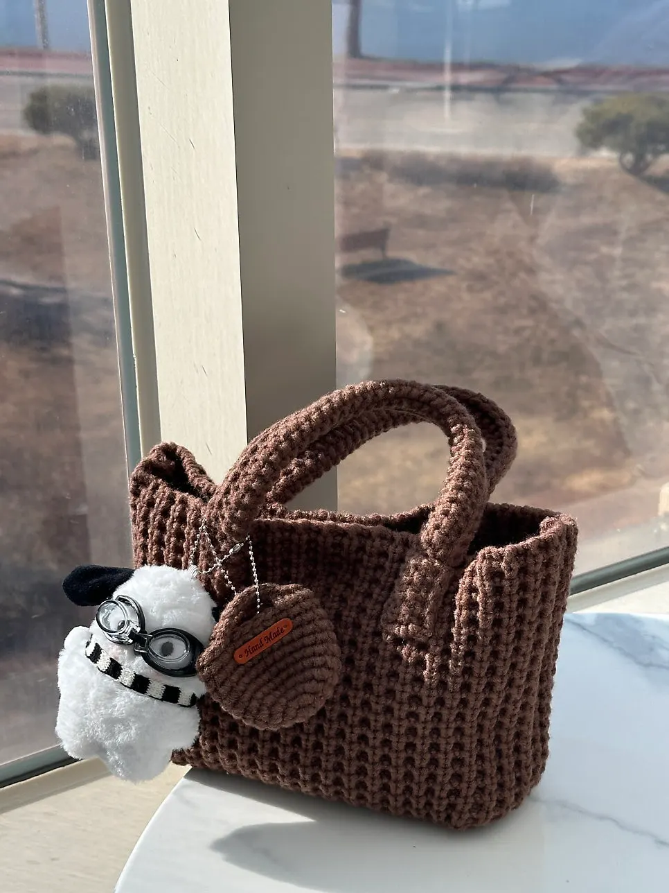 Meda Bag knit bag with a base that supports its shape