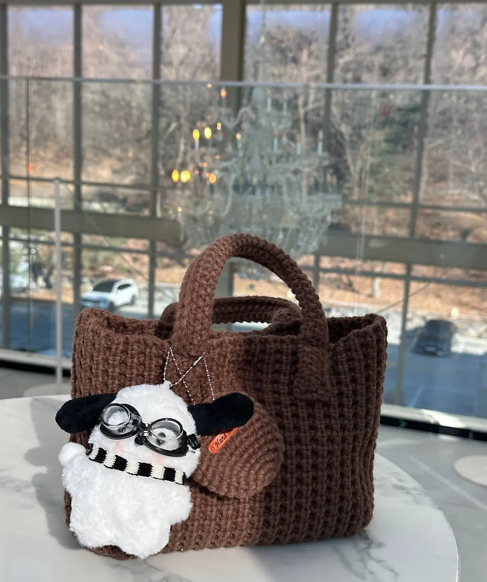 Meda Bag keeping its shape when set down