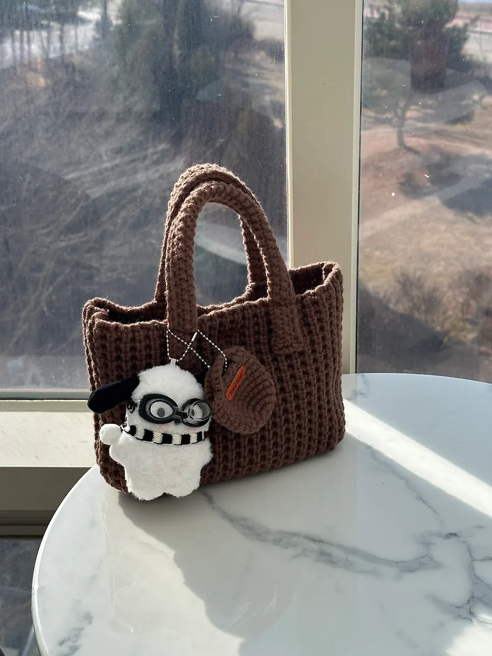 Chunky yet dense knit stitch of the Meda Bag knit bag