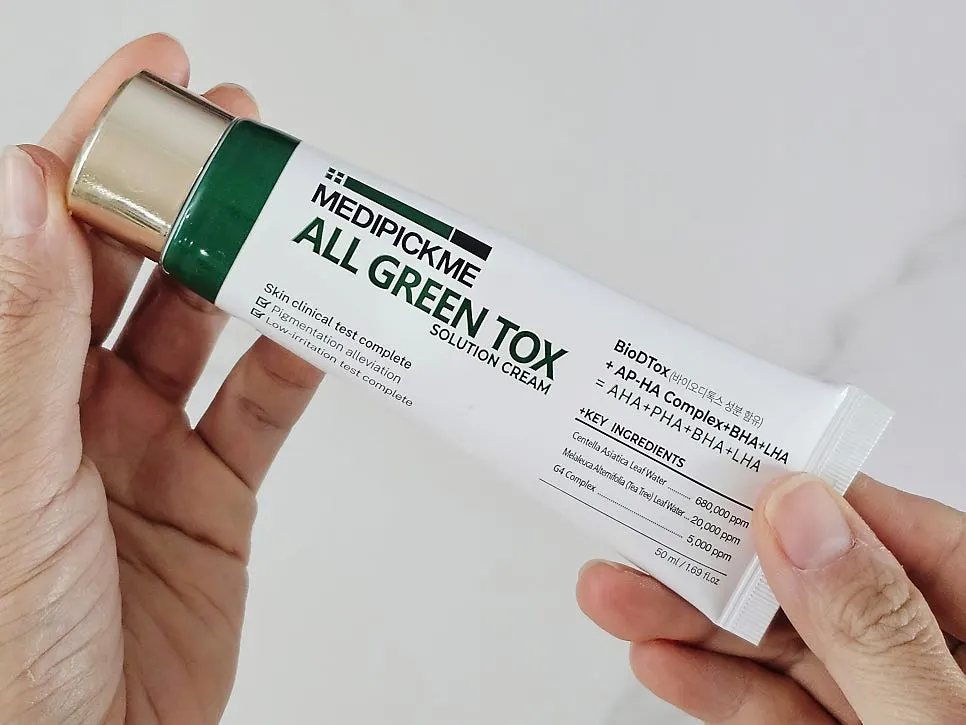 Cream containing centella asiatica leaf water and tea tree leaf water