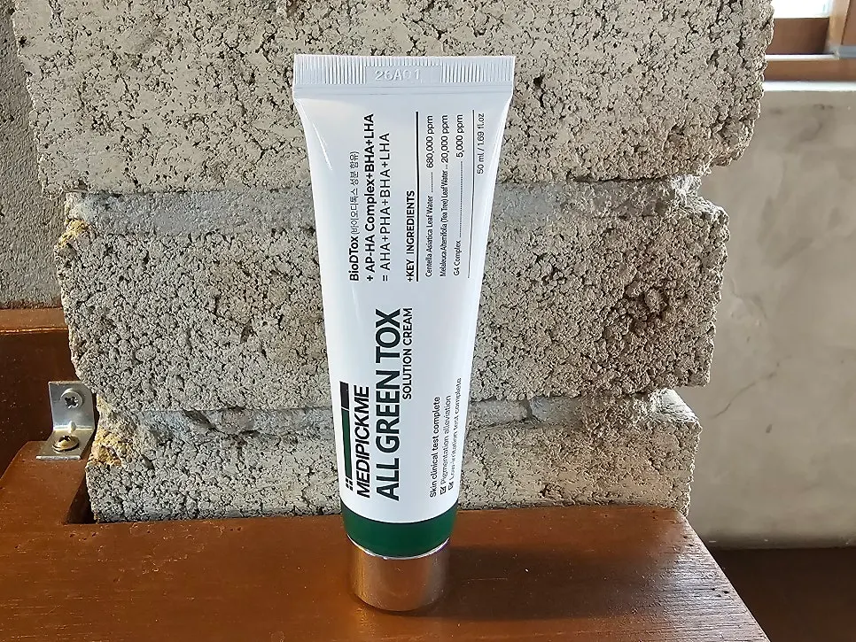 Information on ingredients for sebum and skin-tone care
