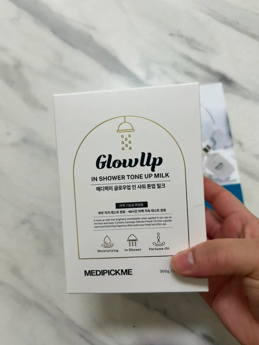 Tone-up product illustrating how it adheres to skin
