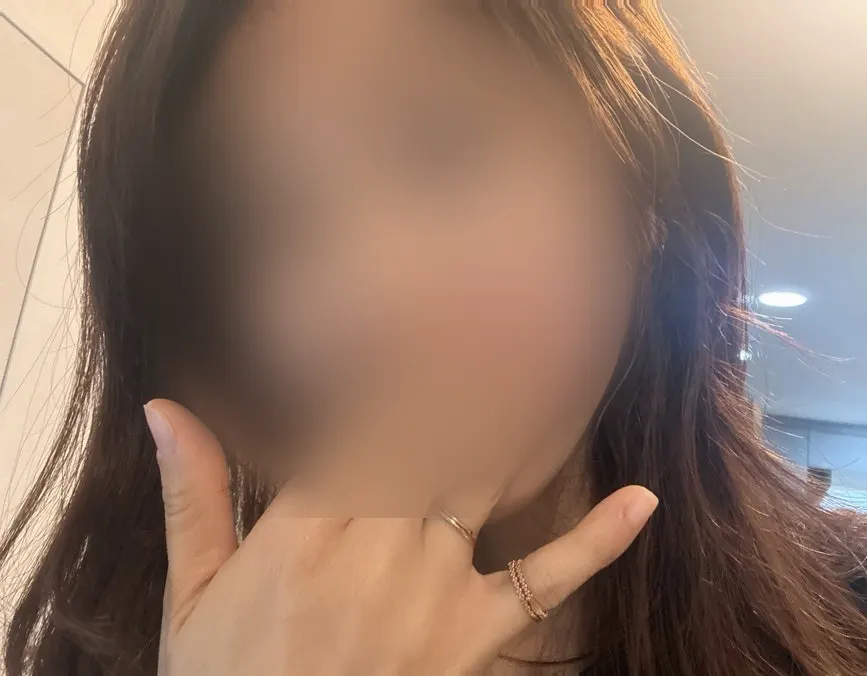 日焼け止めのテクスチャーと塗る様子