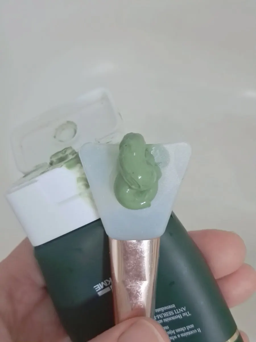 복합성 피부용 모공팩 사용 모습