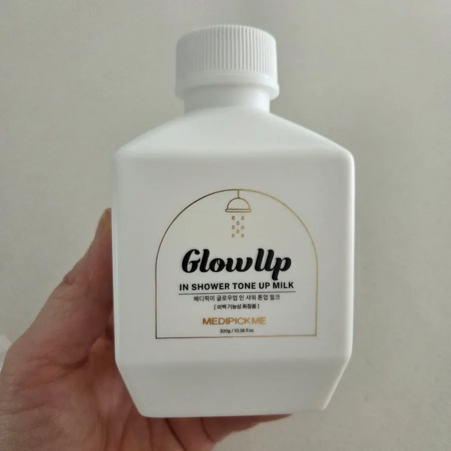 Ylang-ylang-scented tone-up milk product photo