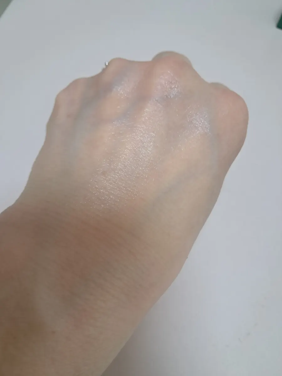 끈적임이 적은 크림 사용 이미지