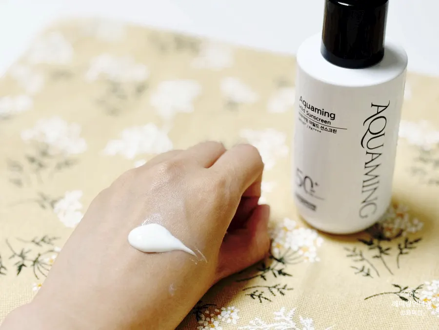 Moisturizing sunscreen application texture