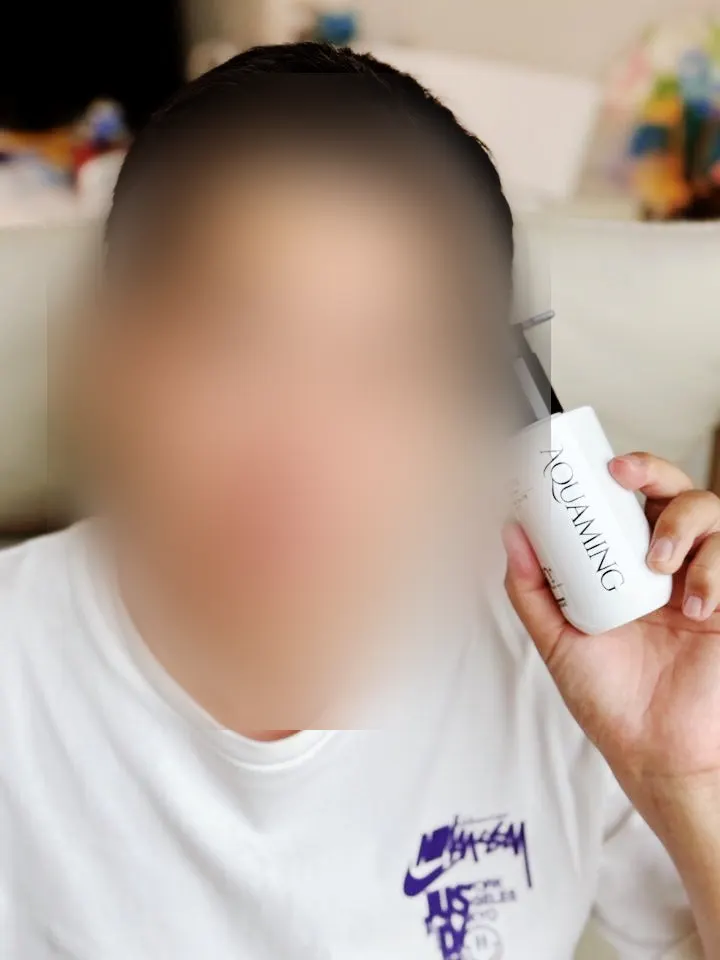 Gentle sunscreen container for the whole family