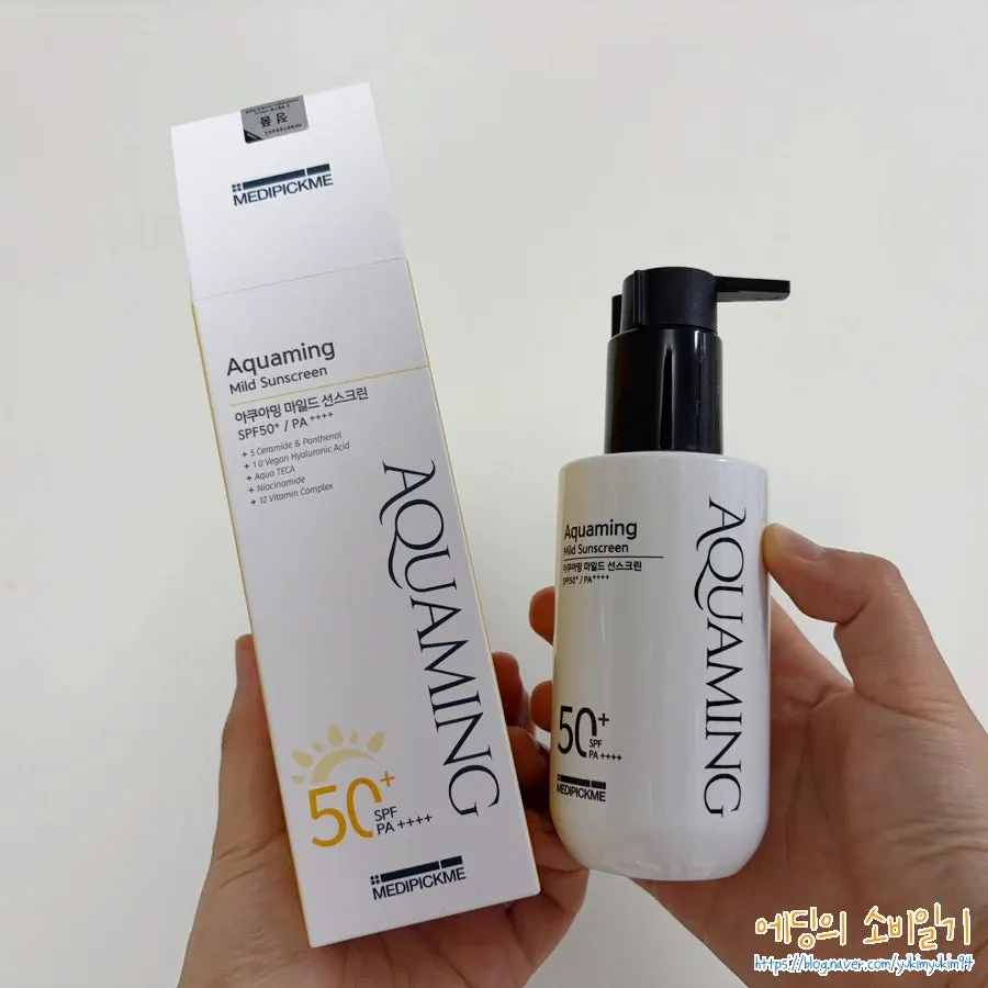 Sunscreen image introducing its moisturizing texture
