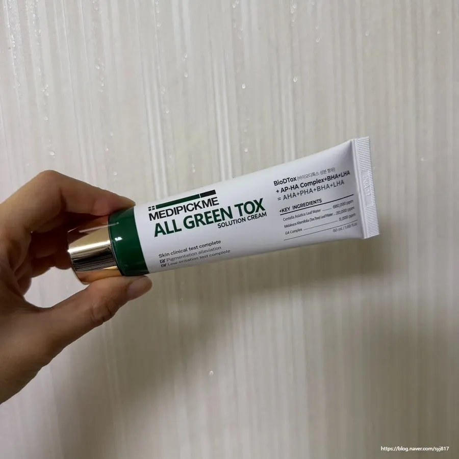 Information about the cream's moisturizing and soothing properties