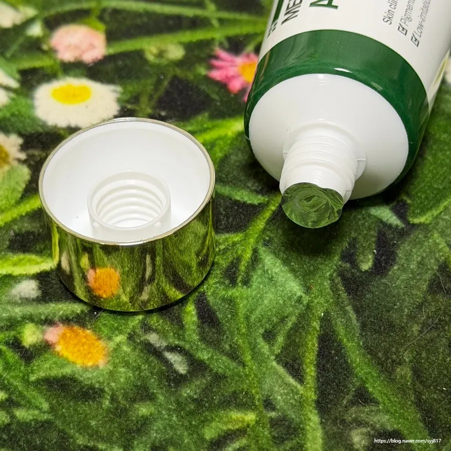 Cream container and lid