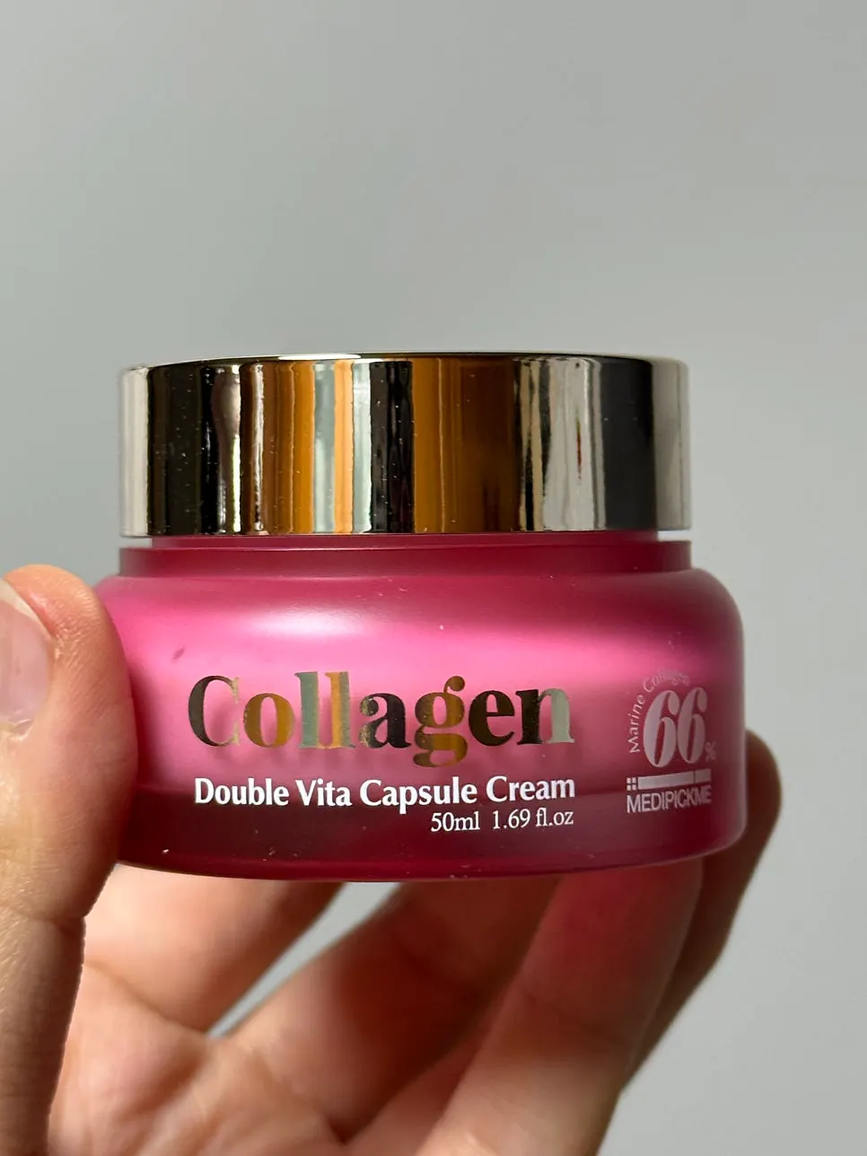 Vitamin cream with a capsule texture