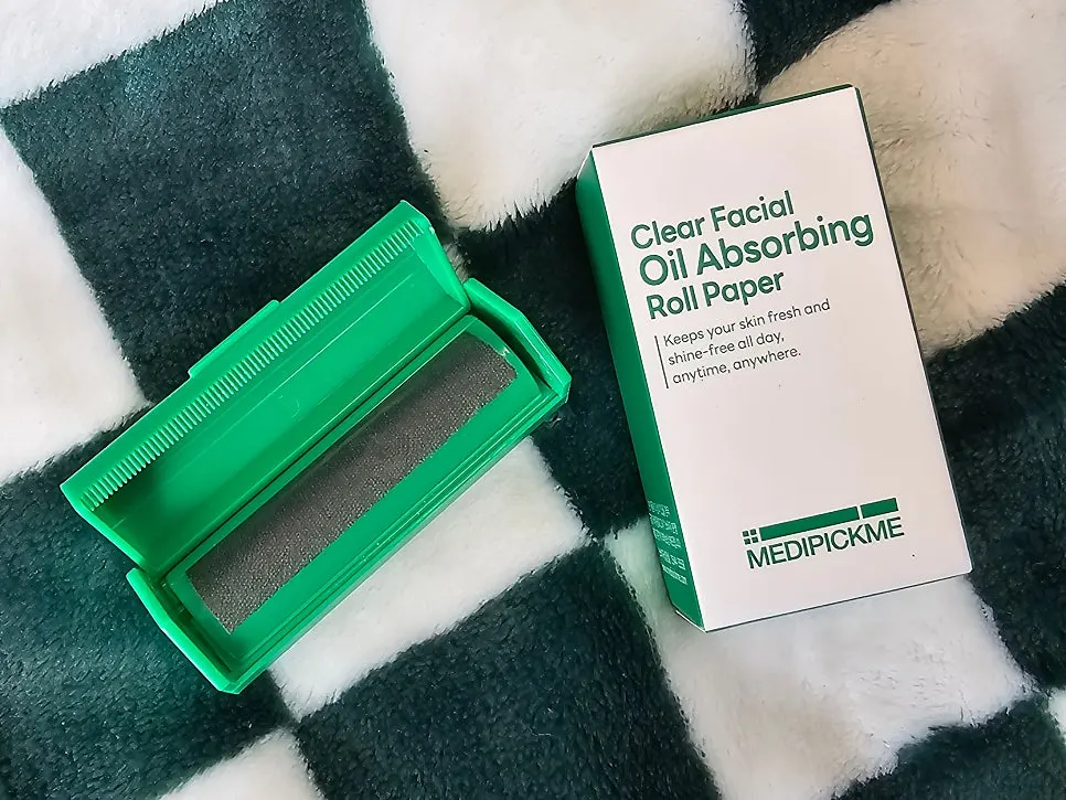 Using portable roll oil blotting paper