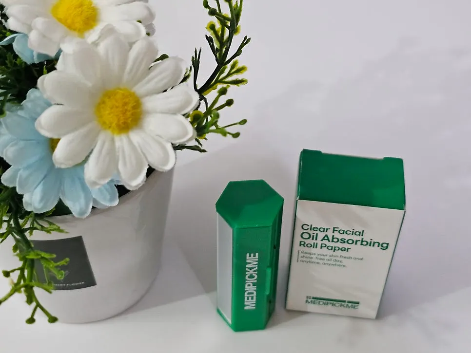 Cutting case and refill roll oil blotting paper