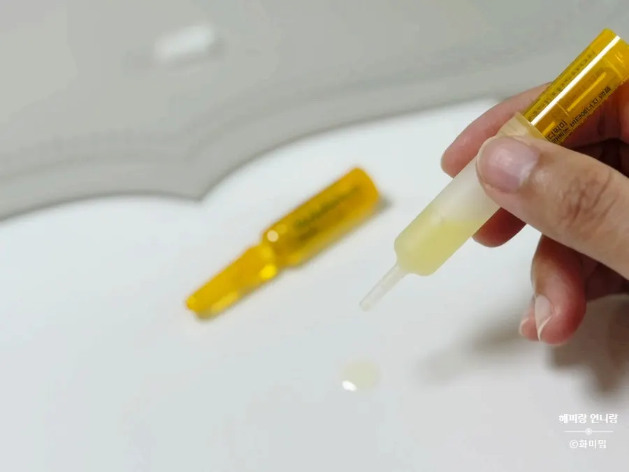 Ampoule showing the sea-buckthorn water ingredient