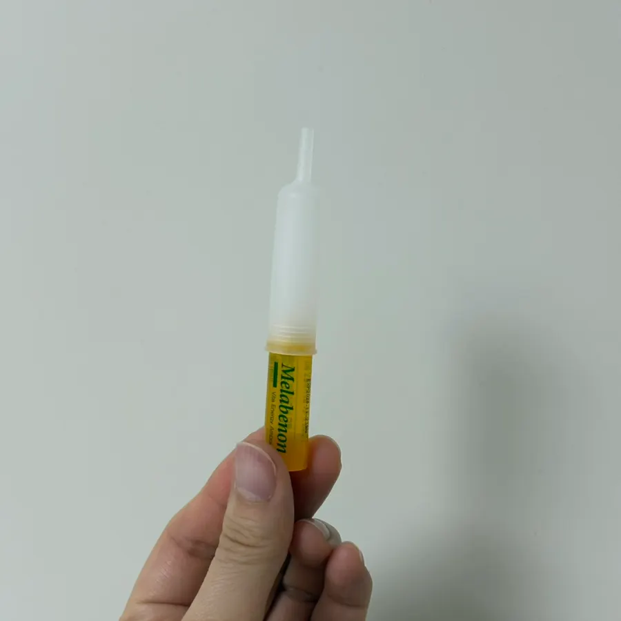 Safe cap fitted onto an opened ampoule