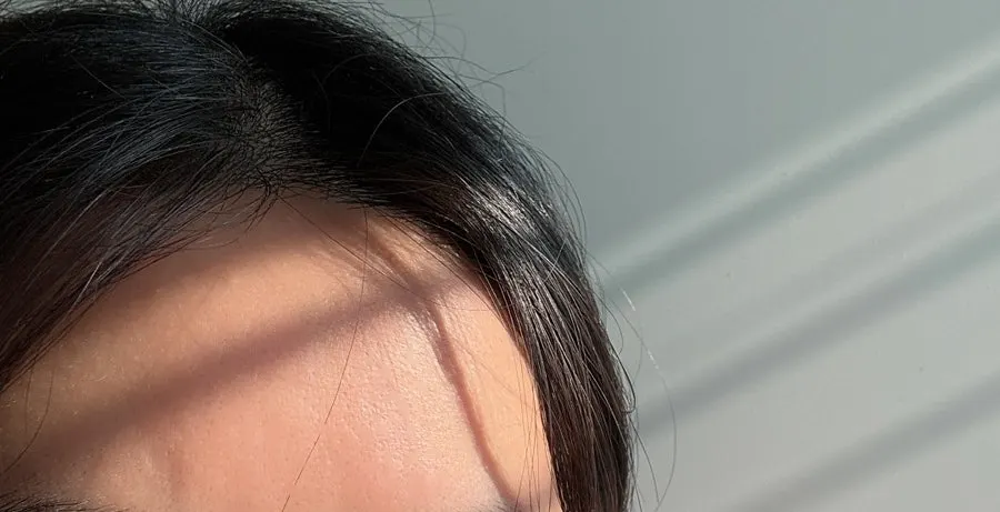 이마 유분을 정리하는 기름종이 사용