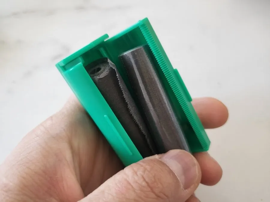 Roll blotting paper main unit and refill set