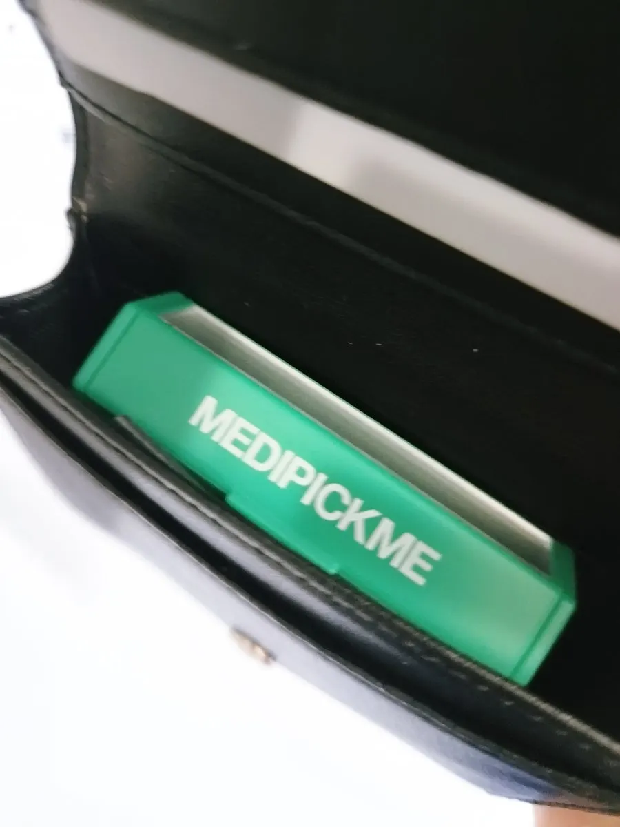 Portable roll blotting paper