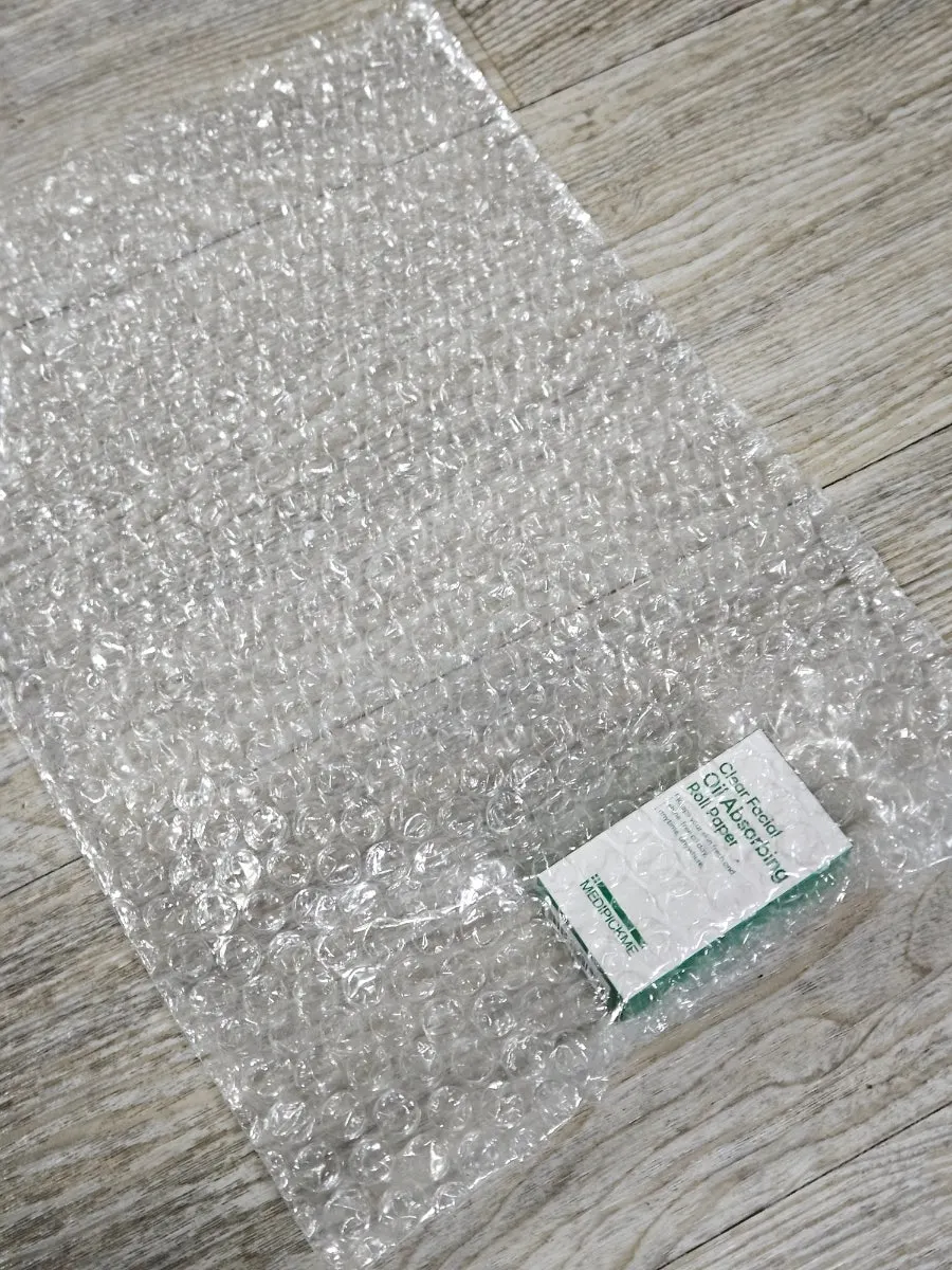 Compact roll-type oil blotting paper