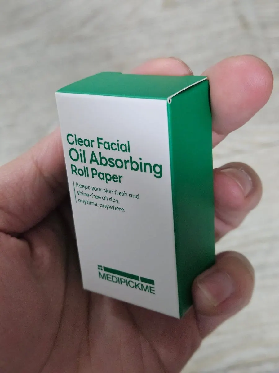 How the pre-cut roll oil blotting paper works