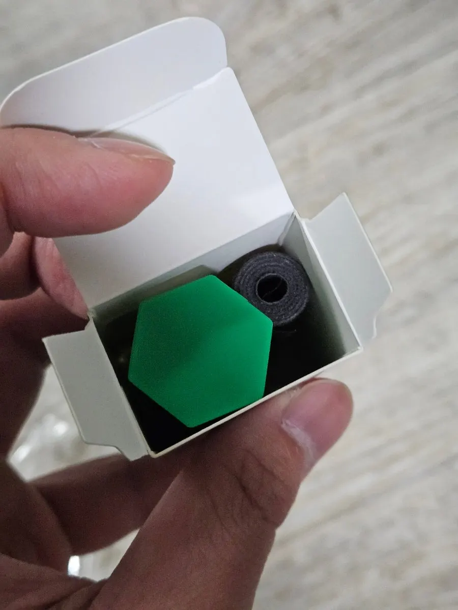 How to replace the oil blotting paper refill roll