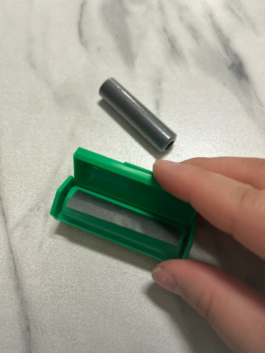 Roll blotting paper with a replaceable refill