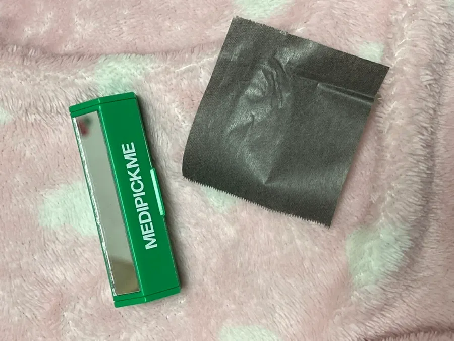 Compact roll oil blotting paper case