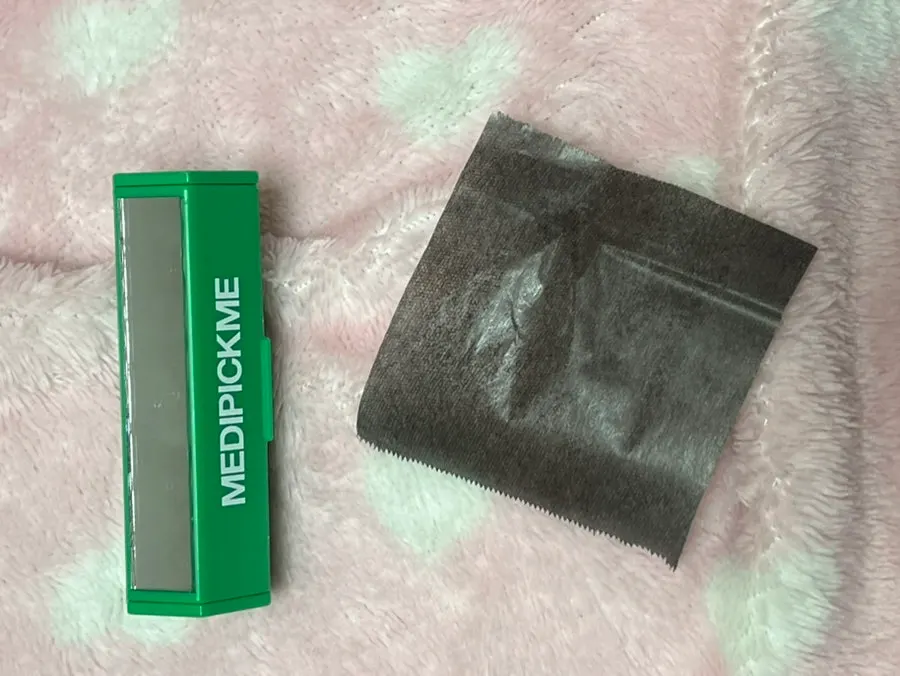 Roll oil blotting paper cut to the needed length