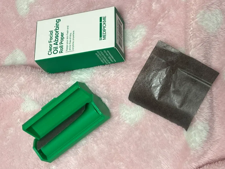 Roll oil blotting paper stored inside its case