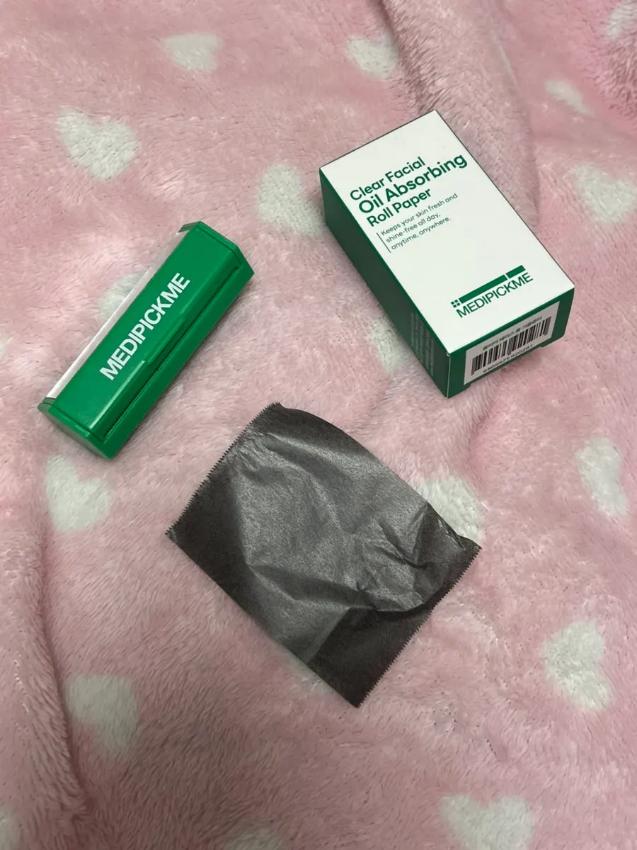 Oil blotting paper for controlling shine while out