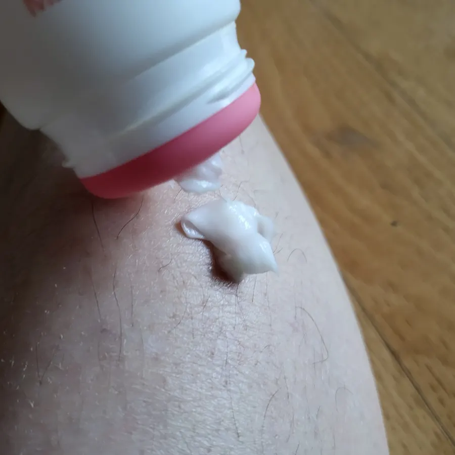 Silicone tip included with the hair removal cream