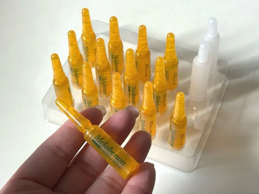 Ampoule product labeled with a vegan mark