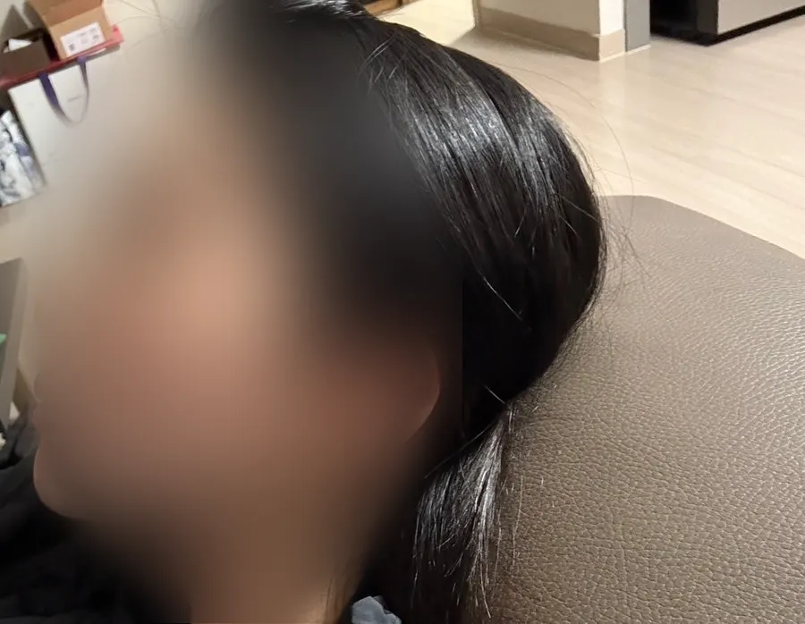 化粧直し前の皮脂整理の様子