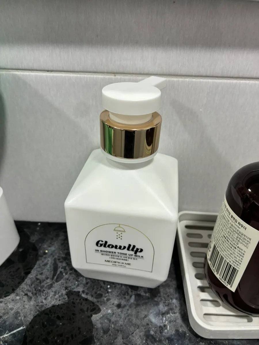 Using lightly adhering tone-up milk