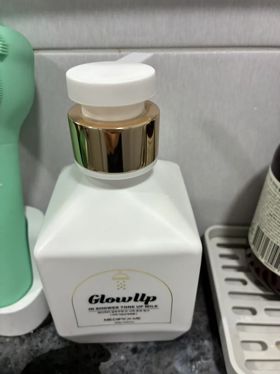 Product for refining skin tone after washing