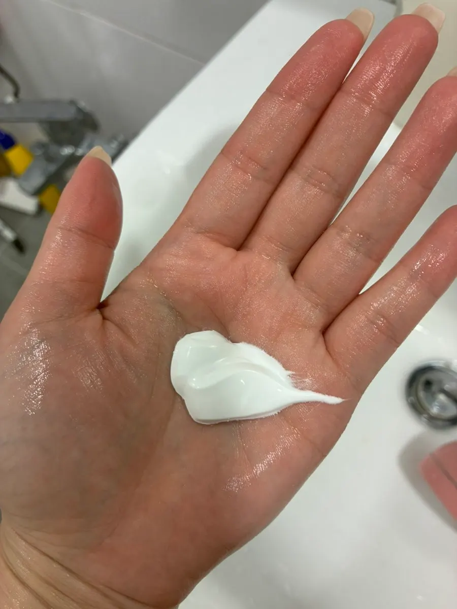 Tone-up milk for a natural-looking skin finish