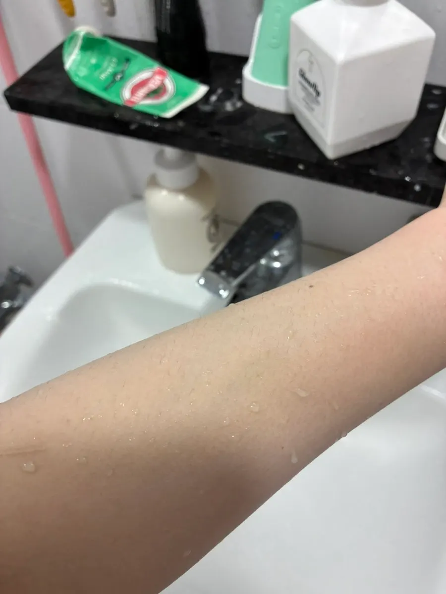 Product for a natural tone refresh