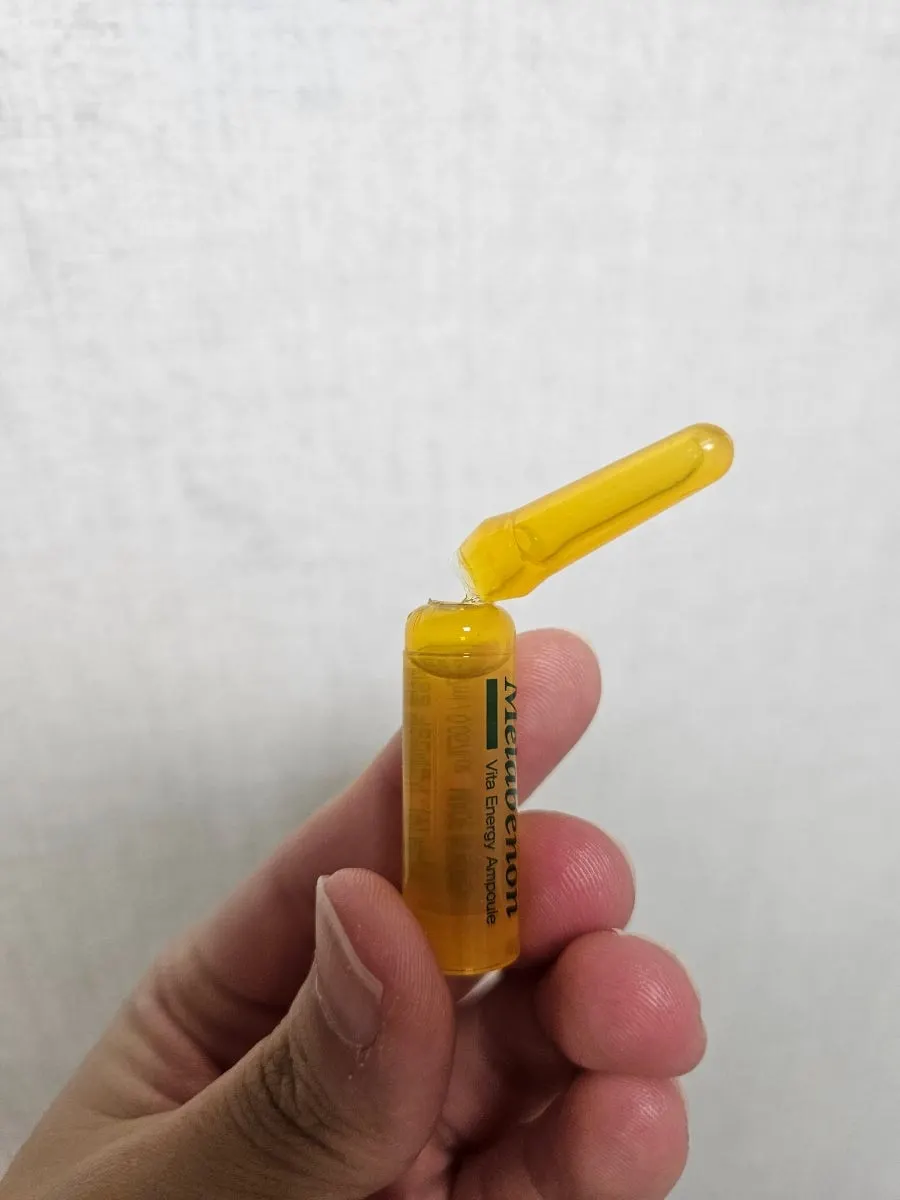 Opening an ampoule by bending back the cap