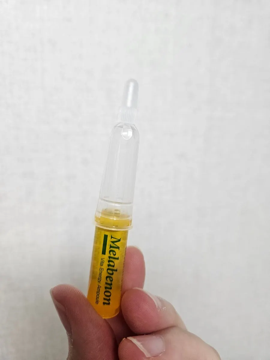 Putting the Safe Cap onto an opened ampoule bottle