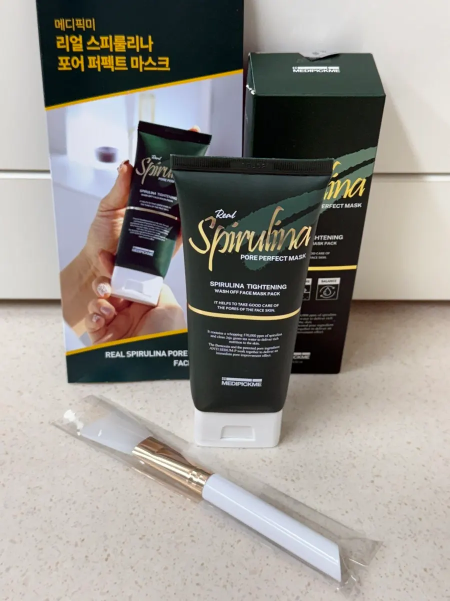 Tube and spatula included with the mask