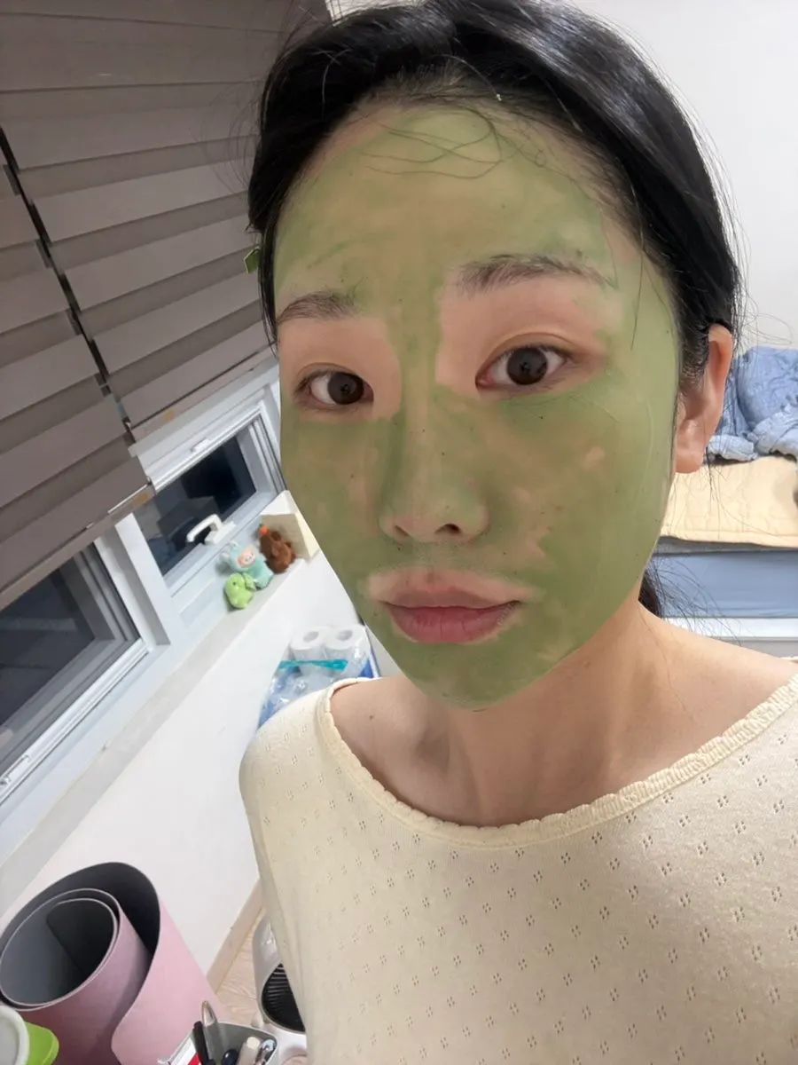 Applying the mask to the face
