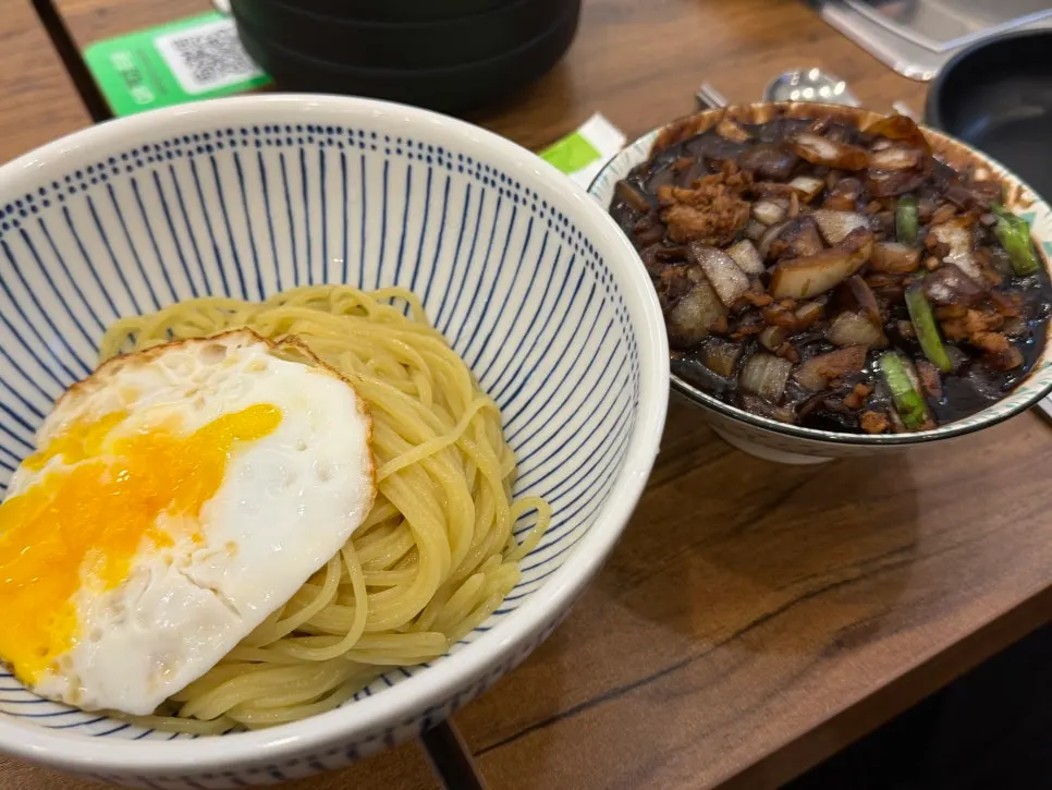 Close-up of Mayway's ganjjajang sauce