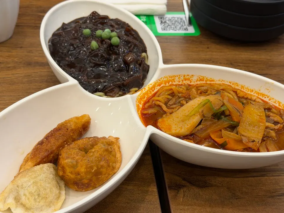 Solo set menu with jjajang, jjamppong and dumplings